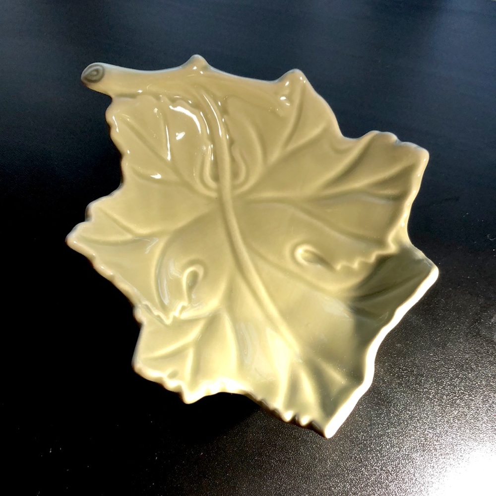 NEW LISTING! Autumn Leaf Platter w/3 Plates - Picture 5 of 8